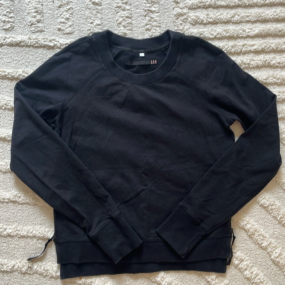 Lululemon black size 4 side zipper crewneck, VGUC